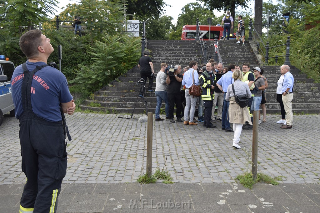 Koelner Seilbahn Gondel blieb haengen Koeln Linksrheinisch P177.JPG - Miklos Laubert